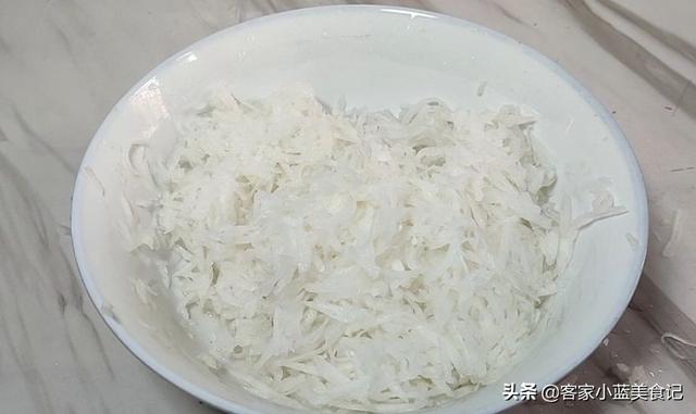 白萝卜包子素馅怎么做好吃，萝卜丝水饺子馅怎样做好吃（最健康的萝卜素馅做法）