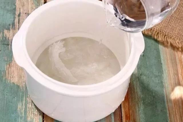 炖煮燕窝方法，炖煮燕窝的方法（从泡发到炖煮）