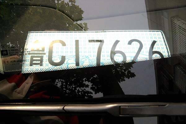 临时牌闯红灯扣分吗，车临时牌闯红灯扣分吗（这些违章都得罚你）