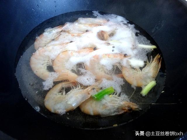 白灼虾蘸料怎么调，白灼虾的蘸料酱油怎么做（这碗无敌蘸料太香）
