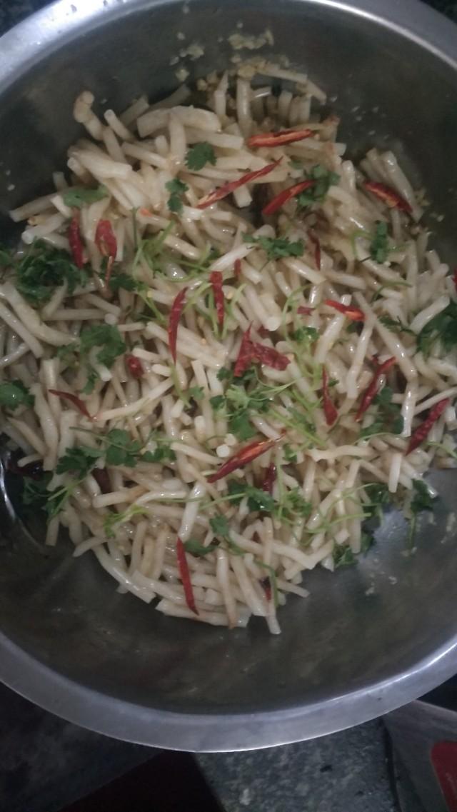 银条菜的家常做法，河南银条菜是什么菜（清脆爽口的凉拌菜――酸辣银条）