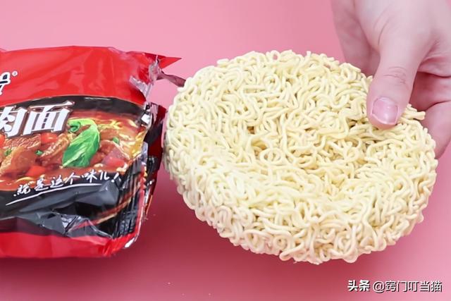 方便面怎么泡好吃，怎么泡方便面才好吃的方法（好多人第一步就做错了）