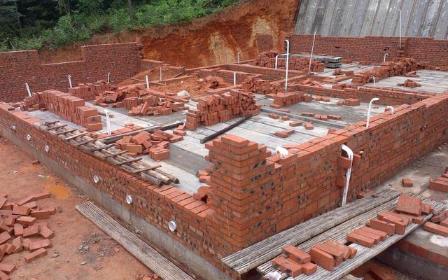 正南方向是指哪个位置，财位在正南方向（住宅必须是坐北朝南的吗）