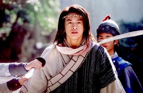 孙俪为何没看上何润东，孙俪为什么没选择何润东（“猛男专业户”何润东）