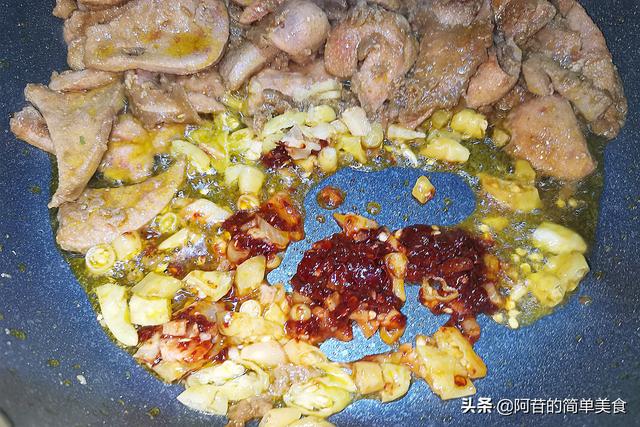 芹菜炒猪肝的做法，炒猪肝芹菜家常做法（家庭版的芹菜炒猪肝）