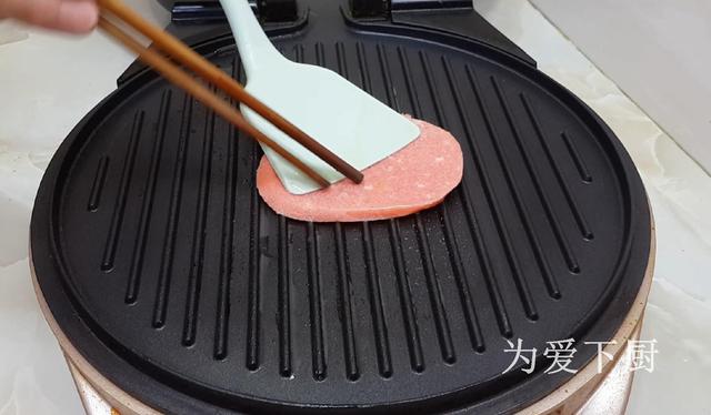 家常蛋饼的做法，家常鸡蛋饼的做法（家庭鸡蛋饼简单做法）