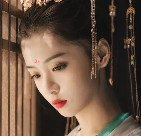 星河滚烫你是人间理想什么意思，星河滚烫你是人间理想是什么意思（星河滚烫，你是人间理想）