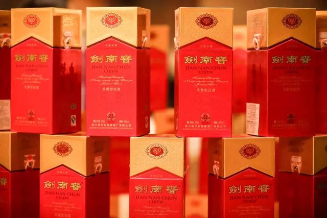  僧面佛面还有什么面，喝酒的人都应该知道酒场不过三碗面 