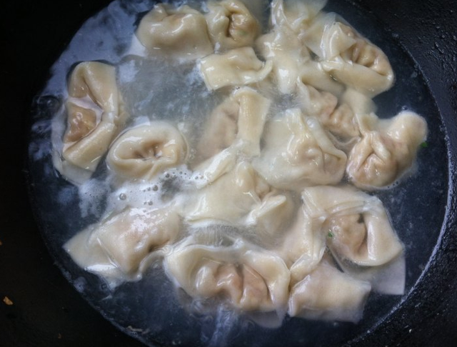 大馄饨的馅怎么做好吃，馄饨馅怎样做才好吃（调料汁将不再是难事）