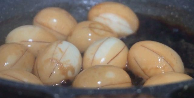 如何制作五香卤鸡蛋，自制五香卤鸡蛋的做法（农村老奶奶教你做卤鸡蛋）