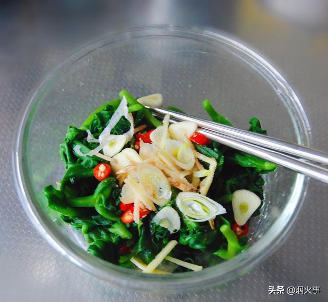 穿心莲怎么做好吃，加入这5种调料一起拌
