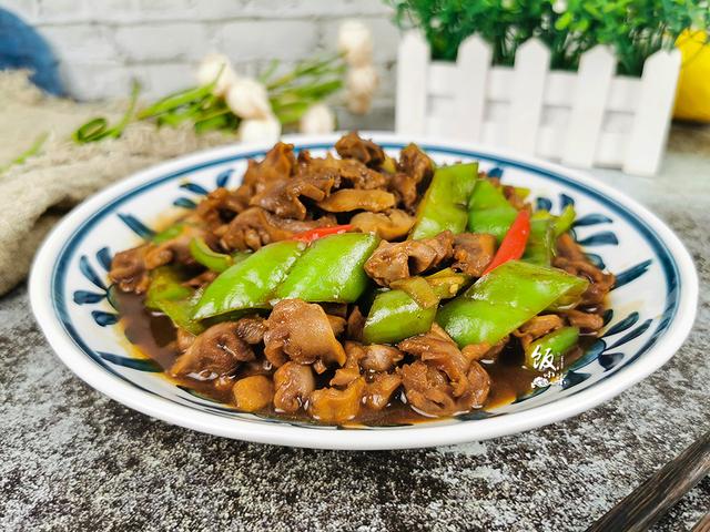 郡肝怎么炒好吃，炒一份美味的青椒郡肝！（老厨师教我正确做法）