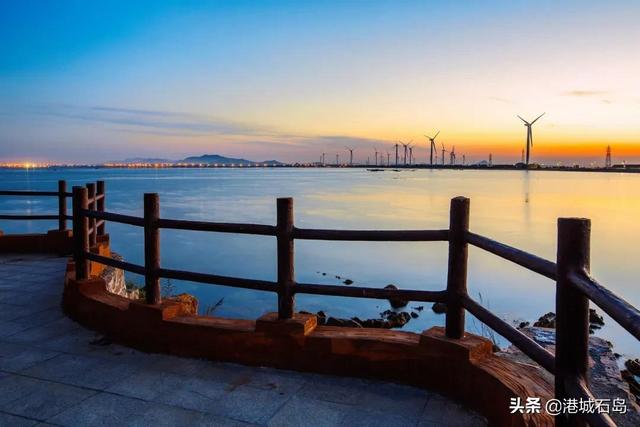 柒彩都市()，柒彩里美食城（徜徉在石岛初秋的那山那片海）