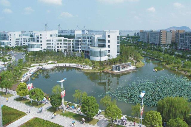 杭州下沙到横店影视城路线，杭州到横店影视城多少公里（录取分数线甚至超过211高校）