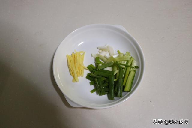 银耳炒菜做法家常，搭配这几种调味料