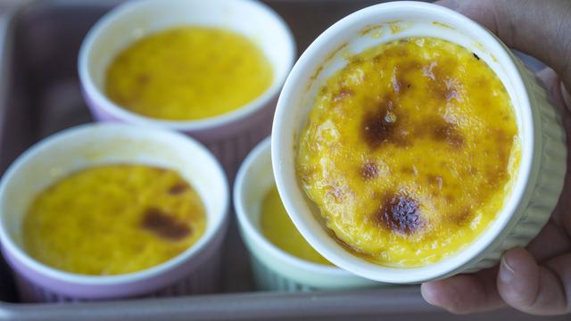 焦糖布丁的做法，焦糖布丁的做法烤箱（100%成功的焦糖布丁）