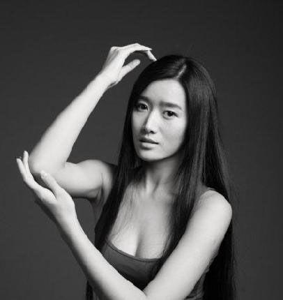 嫁给韩寒的金丽华，到底多能忍？