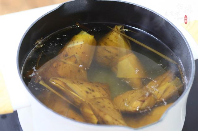 粽子煮多长时间，广西粽子煮多长时间（煮粽子，用冷水还是热水）