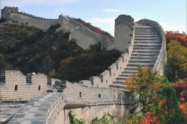 长城有多少年的历史，万里长城的历史资料（中国修建万里长城的真正原因）