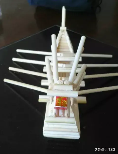 纸龙舟的制作方法，如何折一种简单的纸龙舟（一个手工龙舟轻松满足所有要求1）