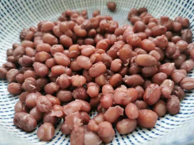 红豆糯米糕怎么做，红豆沙糯米糕简单做法（想吃红豆糯米糕不要出去买啦）