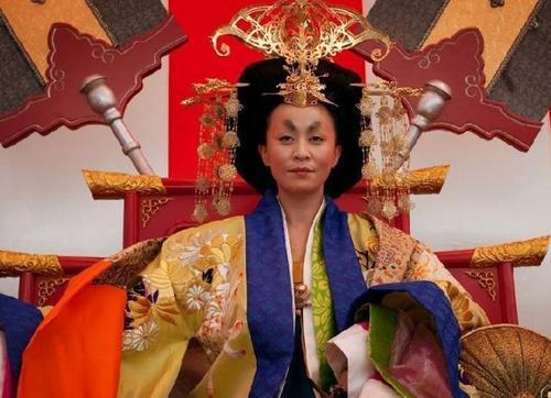 历史真实的武则天她凭啥称帝的呢，为什么能荣登帝位