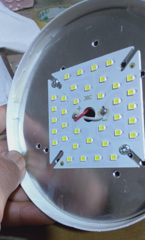 led灯珠一个多少伏（45瓦LED灯的内部构造）