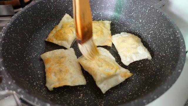 剩的馄钝皮可以做什么美食，剩的馄钝皮可以做什么美食呢（用剩下的馄饨皮别扔）