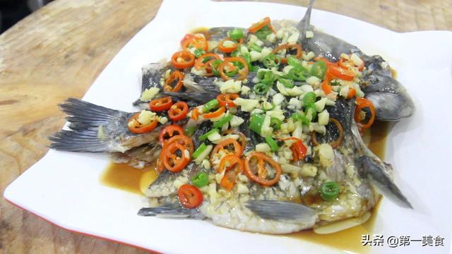 鲫鱼熬汤用刮鳞吗，鲫鱼熬汤用刮鳞吗用什么刀（端上桌就是一道不错的待客菜）