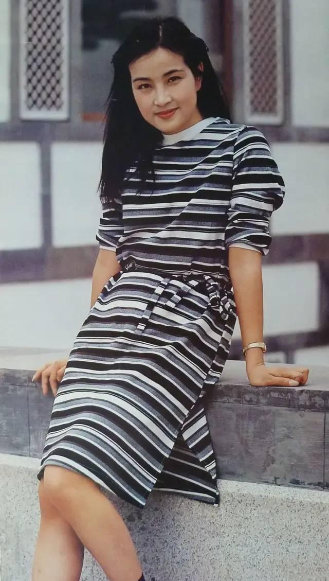 言情小说排行榜2013前十名，2013年小说排行榜言情（80年代父辈迷恋的“挂历女神”）