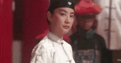 戴美瞳可以哭吗，戴美瞳可以哭吗美瞳不见了（AB把热恋女孩演成神经质少女杀手）