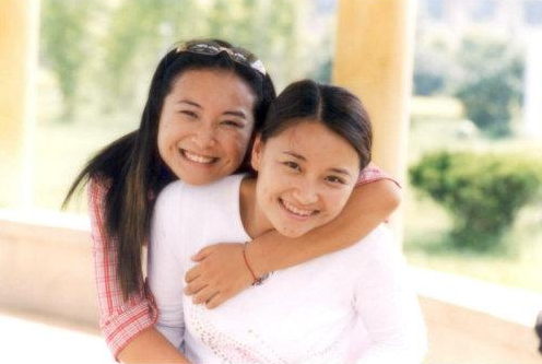 冯巩贾玲演的电影叫什么名字，贾玲和冯巩演的电视剧（李焕英》背后的悲伤故事）