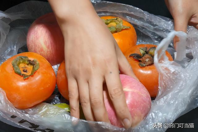 柿子怎样去涩最快最甜 柿子怎样催熟快又好吃，柿子怎样去涩最快最甜（变得脆甜又好吃）