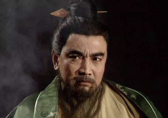 曹操简介及生平事迹，曹操简介50字（一代枭雄曹操：政治上的巨人）