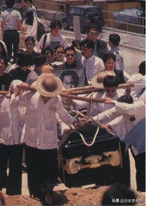 黄家驹怎么去墓地，香港黄家驹墓地：葬礼规模空前
