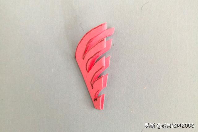 简单的剪纸手工，儿童简单手工剪纸教程（一张纸剪出一朵简单的花朵）