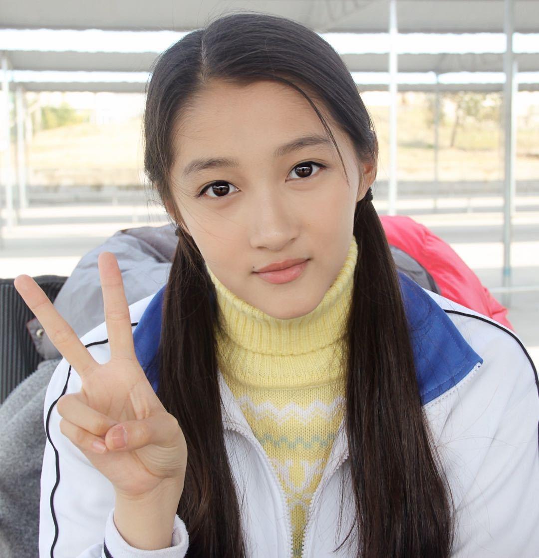 甚至直到2016年之前,关晓彤作为配角的角色还是挺出彩的!