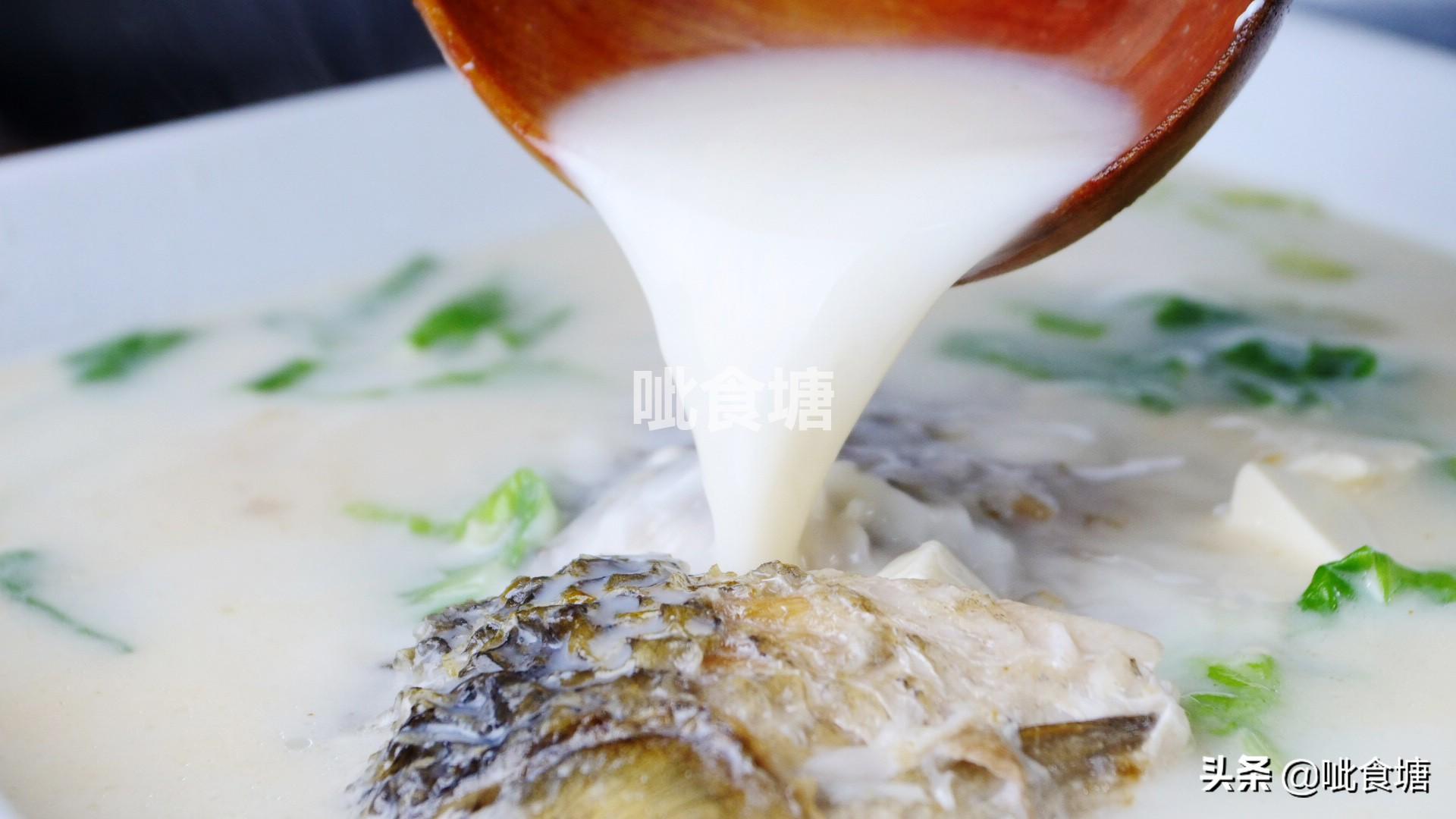秘制鲫鱼汤去腥秘诀，鲜美醇厚不腥气，家常做法轻松上手