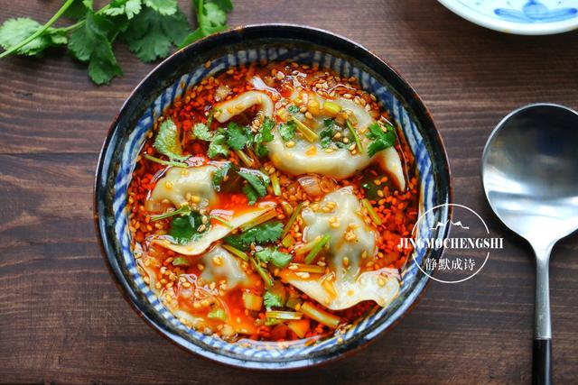 饺子汤的做法，素三鲜饺子蒸几分钟（我家冬天就爱吃酸汤水饺）