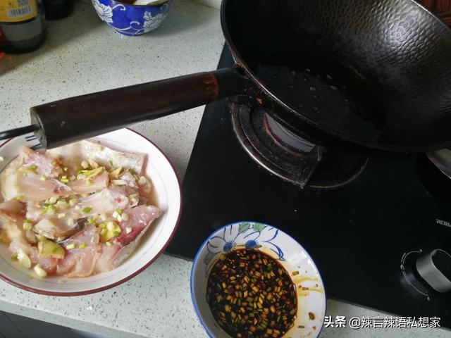 爆鱼的家常做法，爆炒鱼片的做法（掌握好要点就能做出鲜香味美的上海爆鱼）