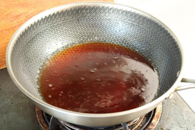 大骨头的做法家常，家常大骨头的制作方法（大骨头这样吃才叫过瘾）