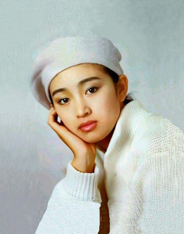 巩俐为何与二任丈夫离婚，巩俐被张艺谋
