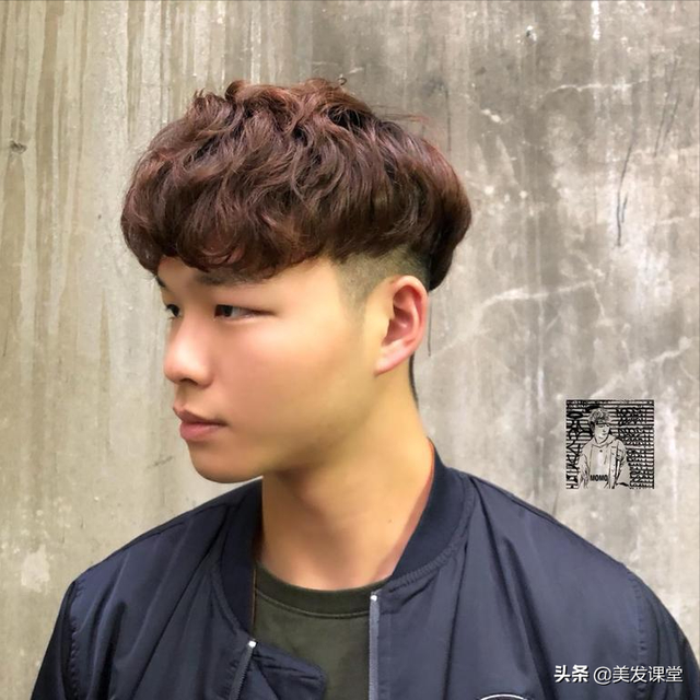 男生在家怎么做挑染，男生在家怎么染头（经典又百搭的色卡存起来）