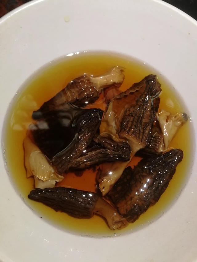 干羊肚菌如何做汤，干羊肚菌做汤怎么做（这道花胶羊肚菌汤）