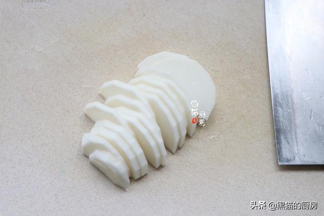 家常蒸菜白萝卜蒸白萝卜菜怎么做，用白萝卜蒸菜怎么做（多加这一样简单一蒸）