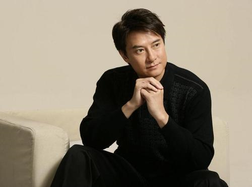 刘锡明：仅仅因为对周慧敏有好感，连系个鞋带都被倪震说成偷窥癖