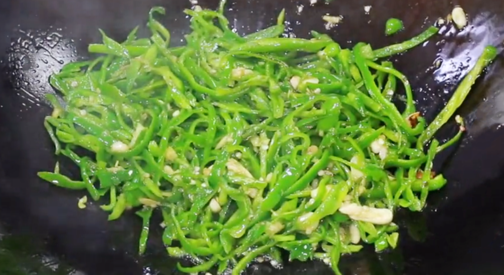 圖片[5]-【青椒肉絲】做法步驟圖 青椒香辣下飯 米飯能吃2大碗-起舞食譜網