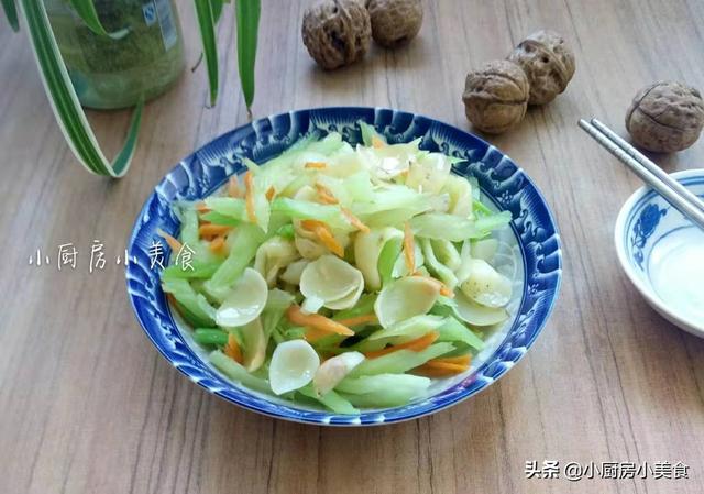 百合怎么炒好吃，炒百合怎么炒最好吃（百合炒之前要先处理一下）