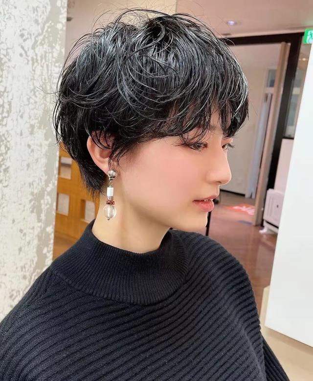 好看又自然的中长卷发，这种烫法才是真正的免打理