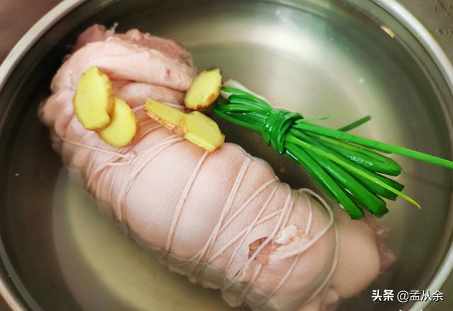 白切猪脚的做法，白切猪蹄的做法（这道广东菜白切猪手）